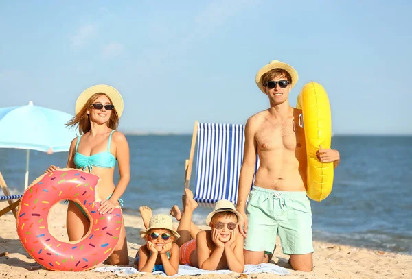 Lycklig Familj Havet Stranden Resort — Stockfoto