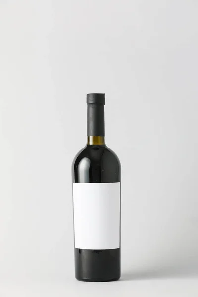 Garrafa Vinho Com Rótulo Branco Sobre Fundo Claro Mockup Para — Fotografia de Stock