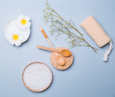 Renk arkaplanındaki güzel spa kompozisyonu