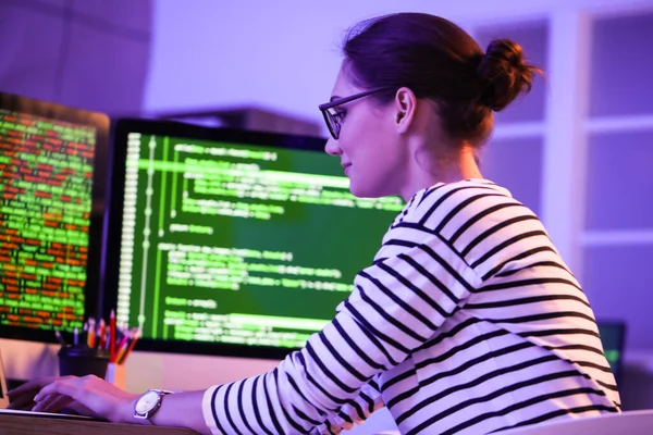 Female Programmer Working Office Night — Stock Photo, Image