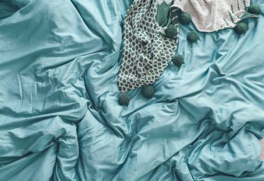 Ekoseli temiz çarşaf, üst manzara.