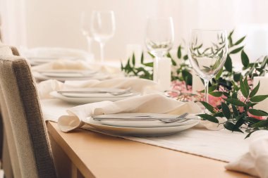 Restoranda güzel bir masa.