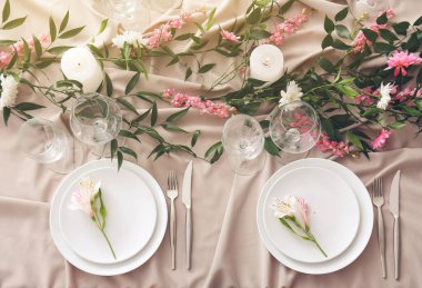 Restoranda güzel bir masa.