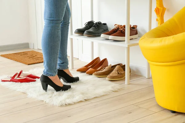 Woman Stylish Shoes Standing Hall — Stock Photo, Image