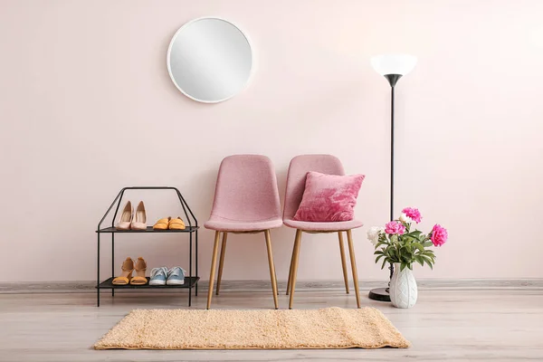 Interior Elegante Corredor Com Suporte Sapato Cadeiras Espelho — Fotografia de Stock