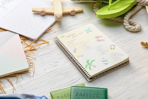 Notebook Com Check List Coisas Para Embalar Para Viajar Fundo — Fotografia de Stock
