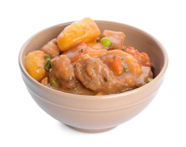 Beyaz arka planda leziz biftek güveci.