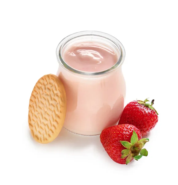 Glas Mit Gesundem Erdbeerjoghurt Und Plätzchen Auf Weißem Hintergrund — Stockfoto
