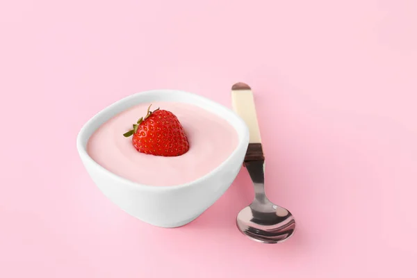 Cuenco Yogur Fresa Sobre Fondo Color — Foto de Stock