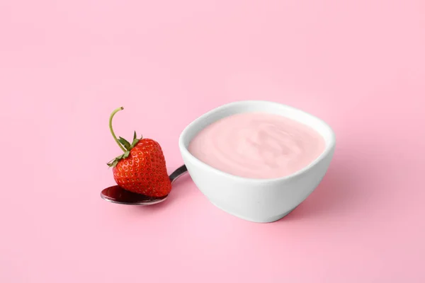 Bowl Strawberry Yogurt Color Background — Stock Photo, Image