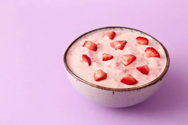 Bowl Strawberry Yogurt Color Background — Stock Photo, Image