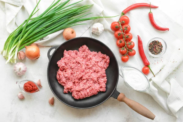 Ingredientes Para Preparar Cazuela Ternera Sobre Fondo Claro — Foto de Stock