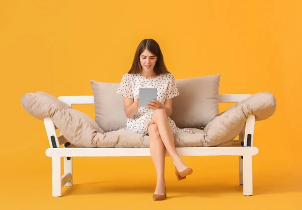 Young Woman Tablet Computer Modern Sofa Color Background — Stock Photo, Image