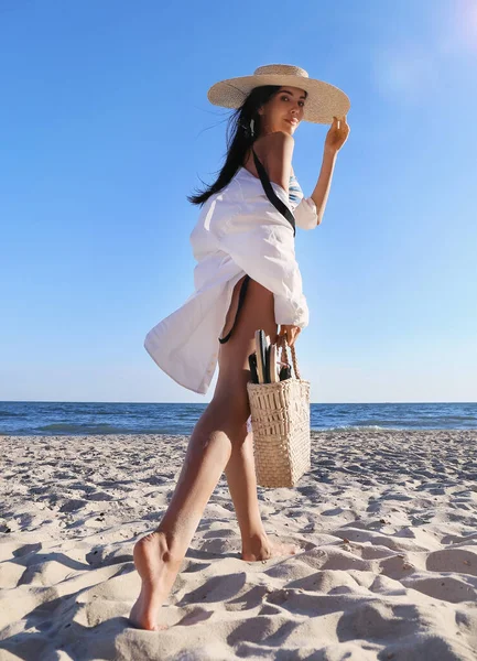 Hermosa Mujer Joven Playa Del Mar — Foto de Stock