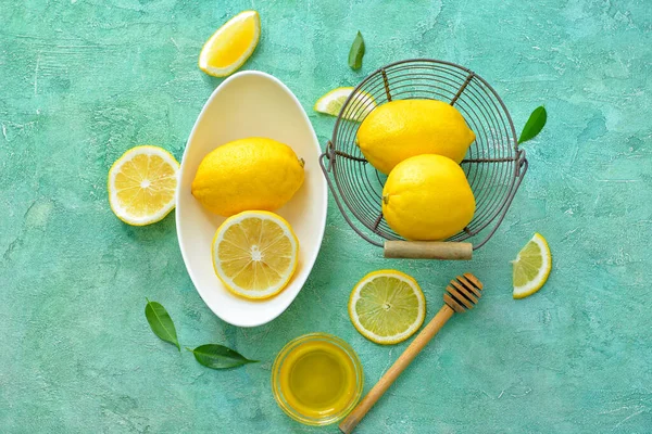 Composición Con Limones Miel Sobre Fondo Color —  Fotos de Stock