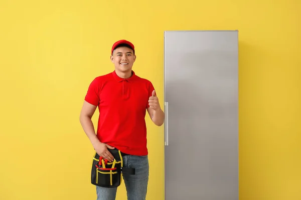 Worker Repair Service Fridge Color Background — Stock Photo, Image