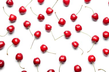 Beyaz arka planda olgun tatlı kiraz