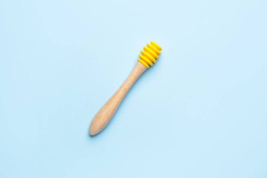 Renk arkaplanı üzerine bal dipper