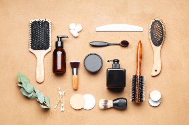 Renkli arka planda kişisel temizlik ürünleri. Ekoloji kavramı