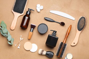 Renkli arka planda kişisel temizlik ürünleri. Ekoloji kavramı