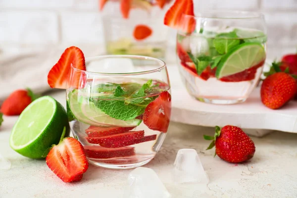 Glass Tasty Strawberry Mojito Table — Stock Photo, Image