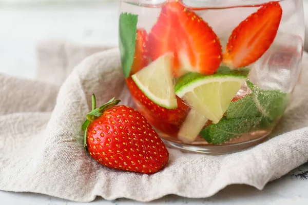 Glass Tasty Strawberry Mojito Table Closeup — Stock Photo, Image