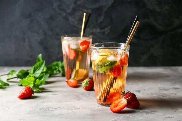 Glasses Tasty Strawberry Mojito Table — Stock Photo, Image