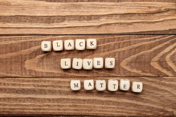 Cubos Con Texto Black Lives Matter Sobre Fondo Madera — Foto de Stock