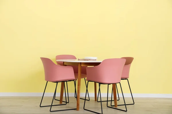 Mesa Comedor Cerca Pared Color — Foto de Stock