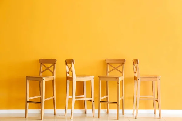 Wooden Chairs Color Wall — Stock Photo, Image