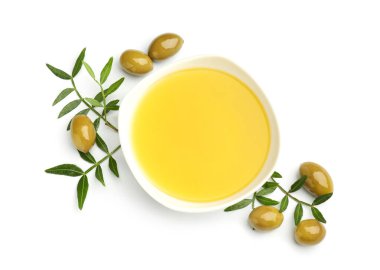 Beyaz arka planda bir kase zeytinyağı