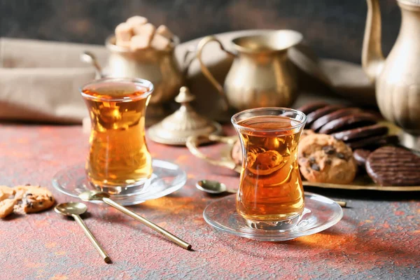 Чашки Гарячого Турецького Чаю Солодощів Столі — стокове фото