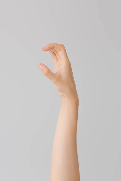 Hand Zeigt Buchstabe Auf Grauem Hintergrund Zeichensprache Alphabet — Stockfoto