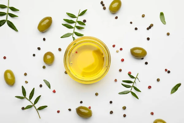 Composición Con Bol Aceite Oliva Sobre Fondo Blanco — Foto de Stock