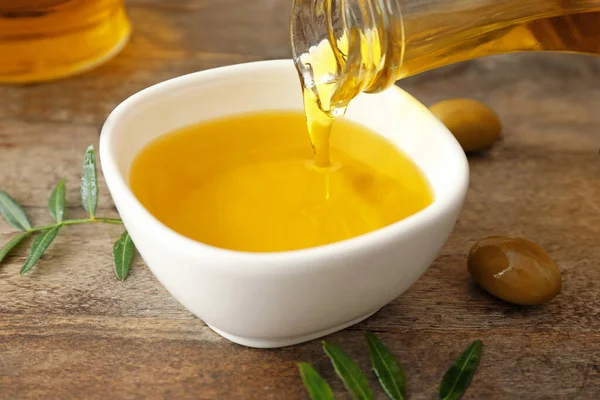 Pouring Olive Oil Bowl Table Closeup — Stock Photo, Image