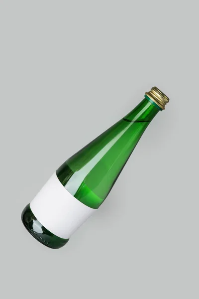 Botol Air Bersih Pada Latar Belakang Cahaya — Stok Foto