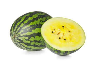 Beyaz arka planda olgun sarı karpuzlar