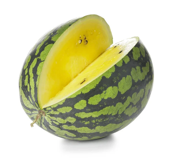 Beyaz arkaplanda olgun sarı karpuz
