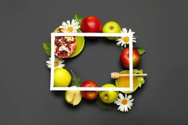 Rosh Hashanah (Yahudi Yeni Yılı) için koyu arkaplan kompozisyonu