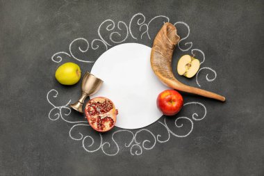 Rosh Hashanah (Yahudi Yeni Yılı) için koyu arkaplan kompozisyonu