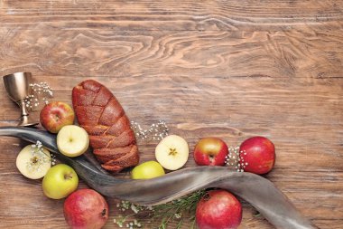 Ahşap arka planda Rosh Hashanah (Yahudi Yeni Yılı) için kompozisyon