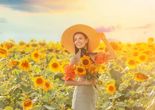 Beautiful Young Woman Sunflower Field Sunny Day — Stock Photo, Image