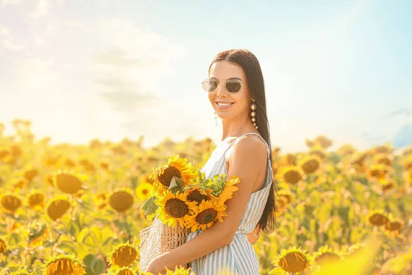 Beautiful Young Woman Sunflower Field Sunny Day — Stock Photo, Image
