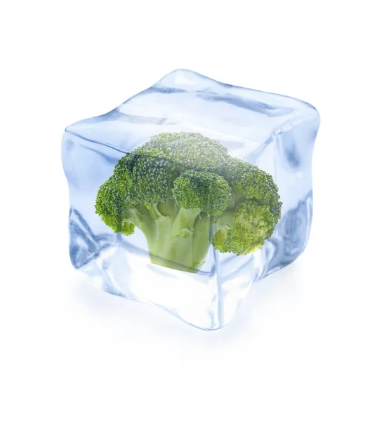 Cubo Hielo Con Col Brócoli Fresca Sobre Fondo Blanco —  Fotos de Stock