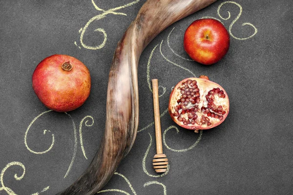 Rosh Hashanah (Yahudi Yeni Yılı) için koyu arkaplan kompozisyonu