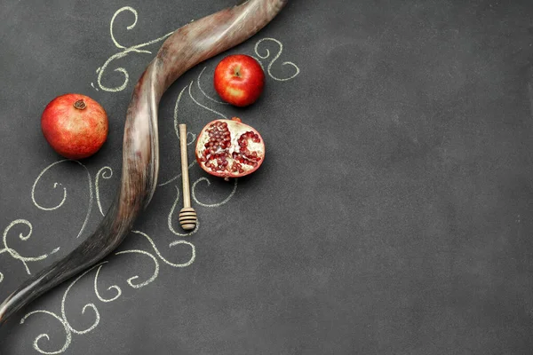 Rosh Hashanah (Yahudi Yeni Yılı) için koyu arkaplan kompozisyonu