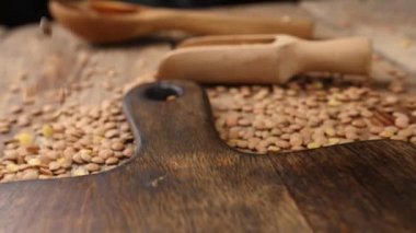 Çiğ baklagillerin masaya düşmesi, yakın plan