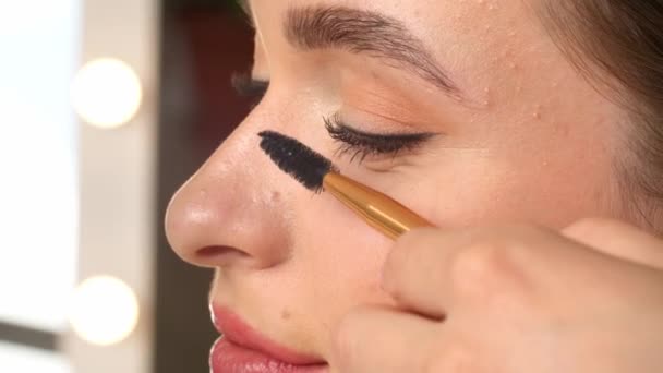 Beautiful Young Woman Applying Mascara Closeup — Stock Video