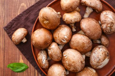 Tabakta çiğ mantar var.