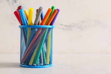 Masada bir sürü renkli işaret var